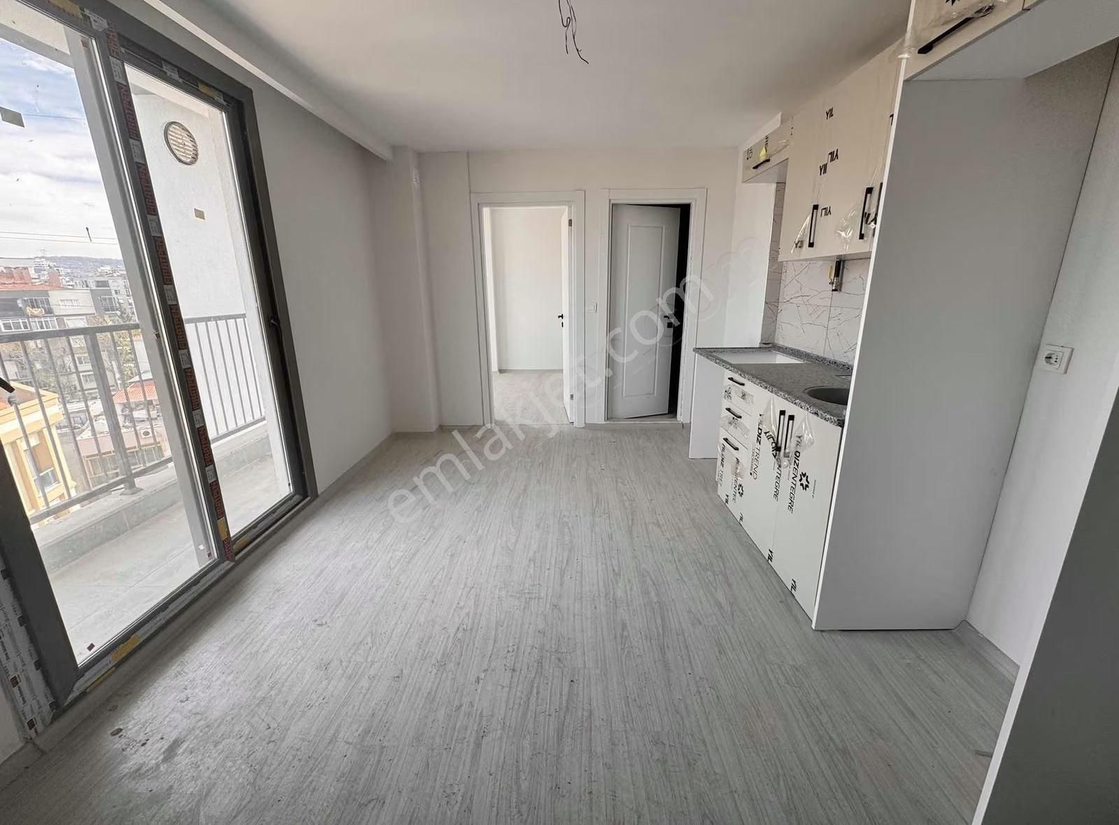 Real Center\\buca Metro Karşısı Arakat Balkonlu Sıfır 1+1 - Görsel 3