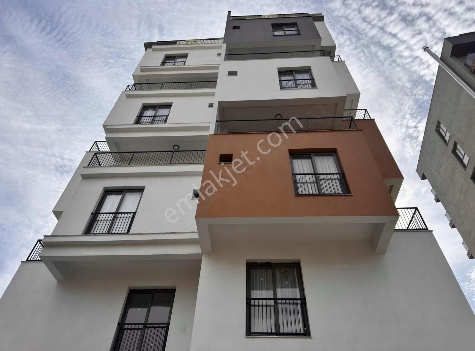 Real Center\\buca Metro Karşısı Arakat Balkonlu Sıfır 1+1 - Görsel 8