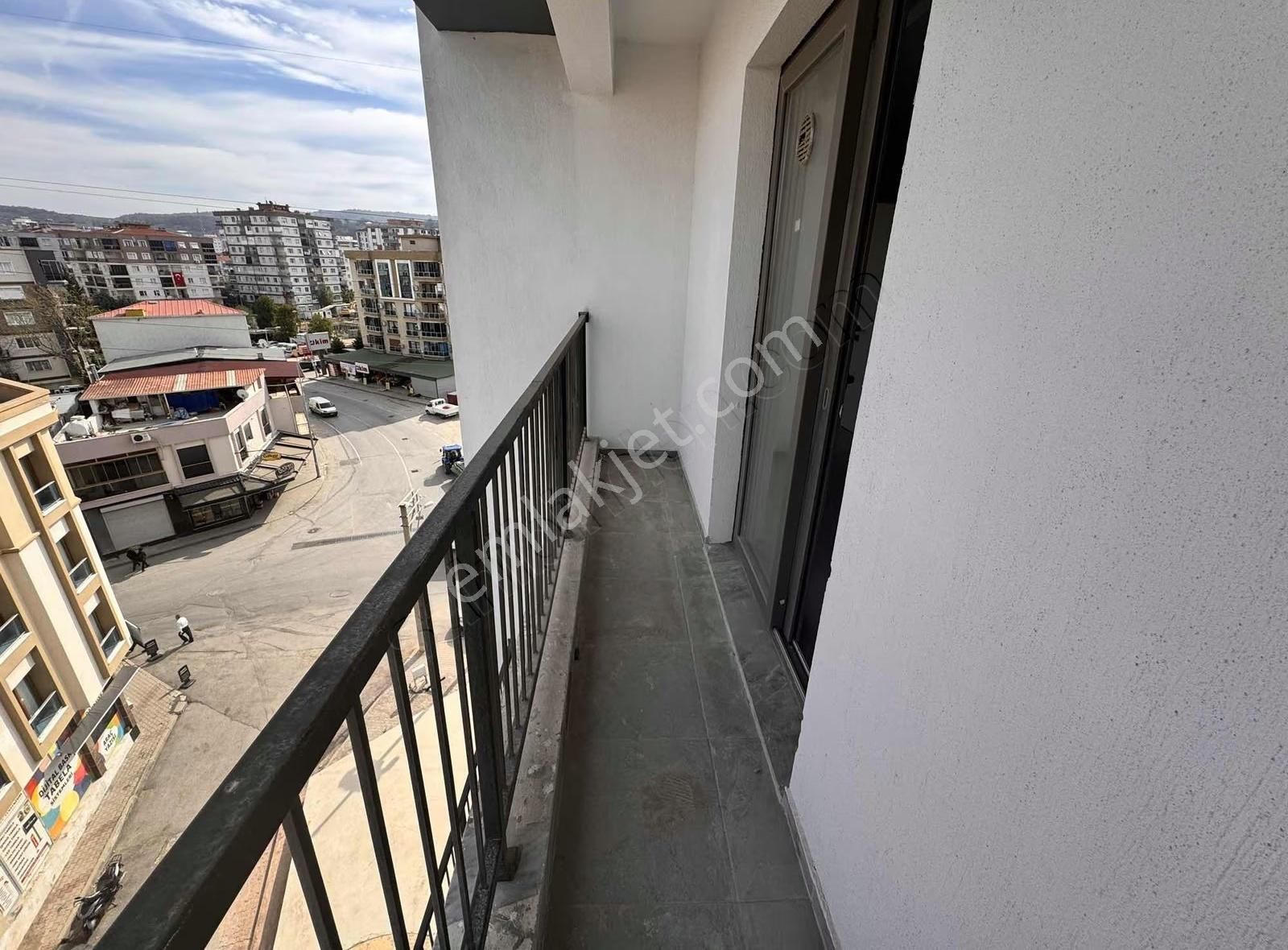 Real Center\\buca Metro Karşısı Arakat Balkonlu Sıfır 1+1 - Görsel 2