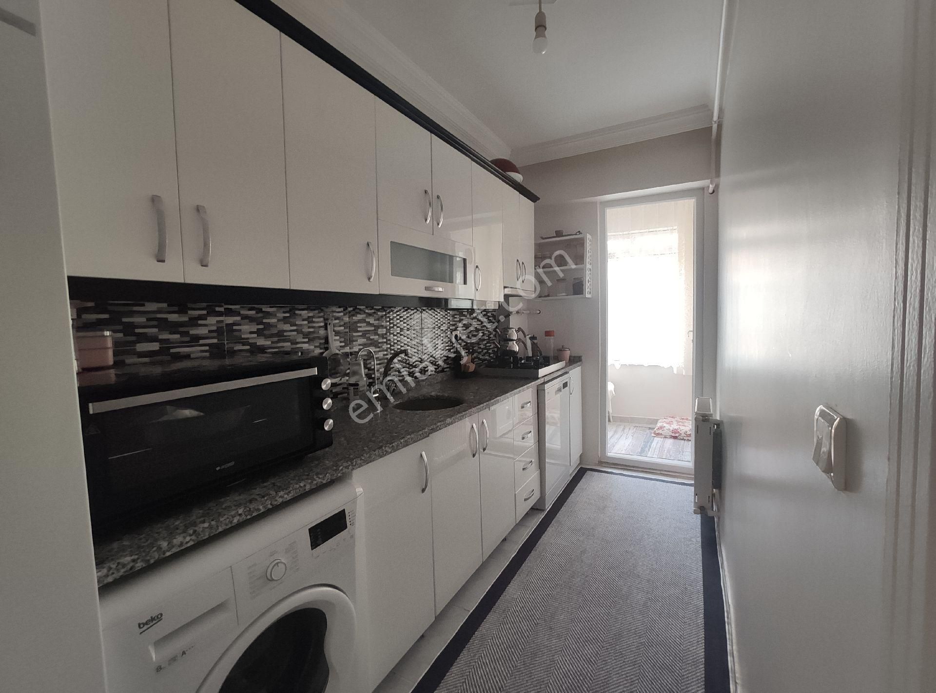 İkitelli Mehmet Akif De Satılık 2+1 1 Kat Daire