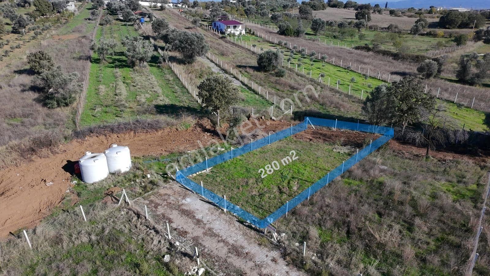 Menderes Akçaköyde Doğayla İç İçe 280 M² Tapulu Satılık Tarla