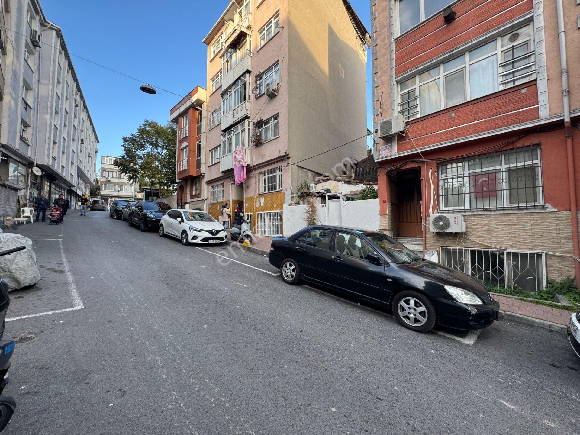 Turyap' Tan Fatih Karagümrük' Te Cadde Üzeri Bahçeli Satılık Daire