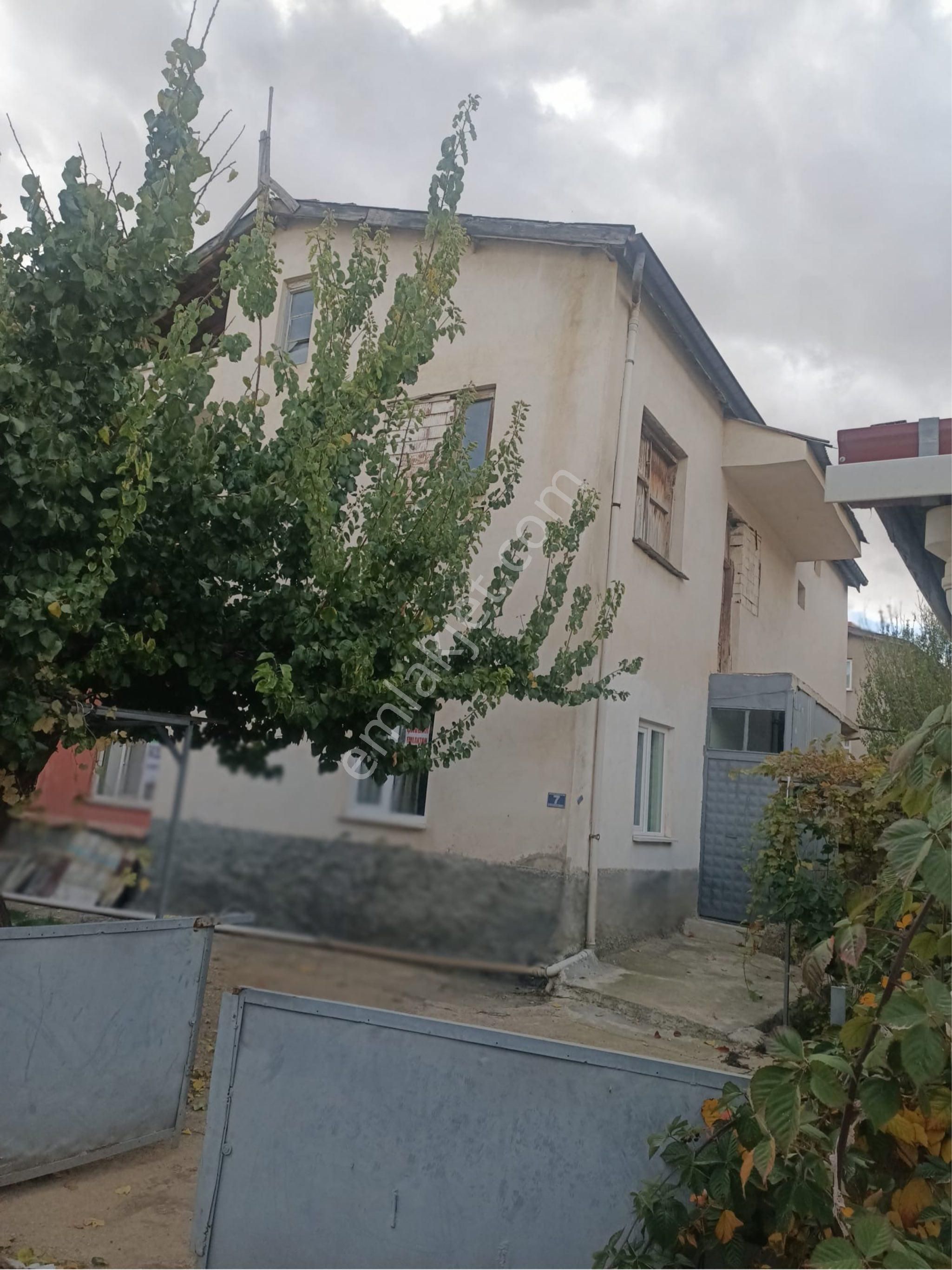 Çavdar Emlak’tan Satılık Bahçeli İki Katlı Müstakil Ev - Görsel 2