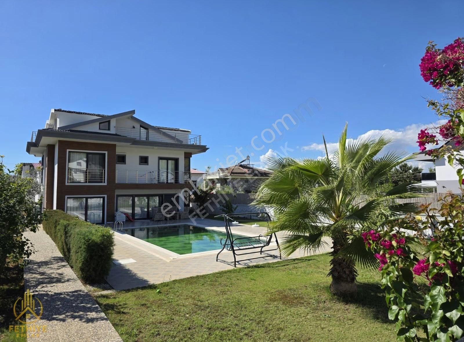 Fethiye Çiftlik Mahallesinde 10+1 490m2 Havuzlu Bahçeli Villa