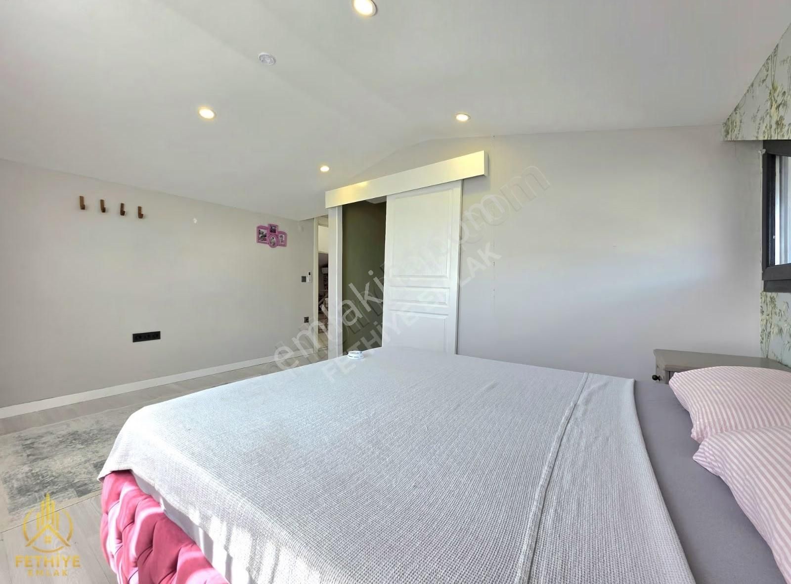 Fethiye Çiftlik Mahallesinde 10+1 490m2 Havuzlu Bahçeli Villa - Görsel 16
