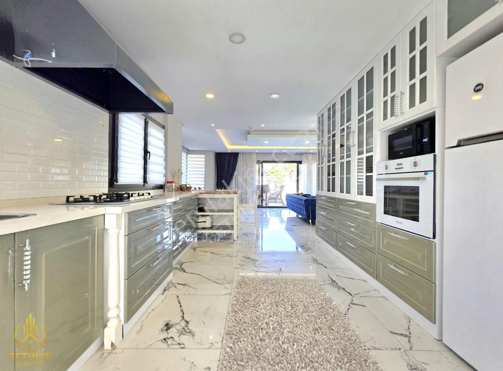 Fethiye Çiftlik Mahallesinde 10+1 490m2 Havuzlu Bahçeli Villa - Görsel 2