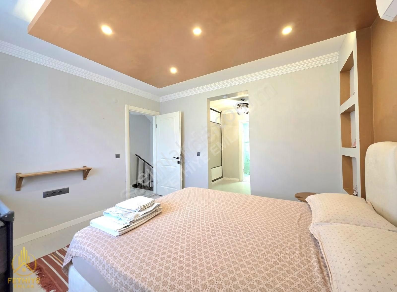 Fethiye Çiftlik Mahallesinde 10+1 490m2 Havuzlu Bahçeli Villa - Görsel 17