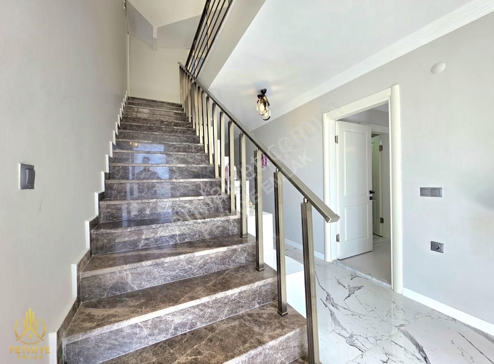 Fethiye Çiftlik Mahallesinde 10+1 490m2 Havuzlu Bahçeli Villa - Görsel 19