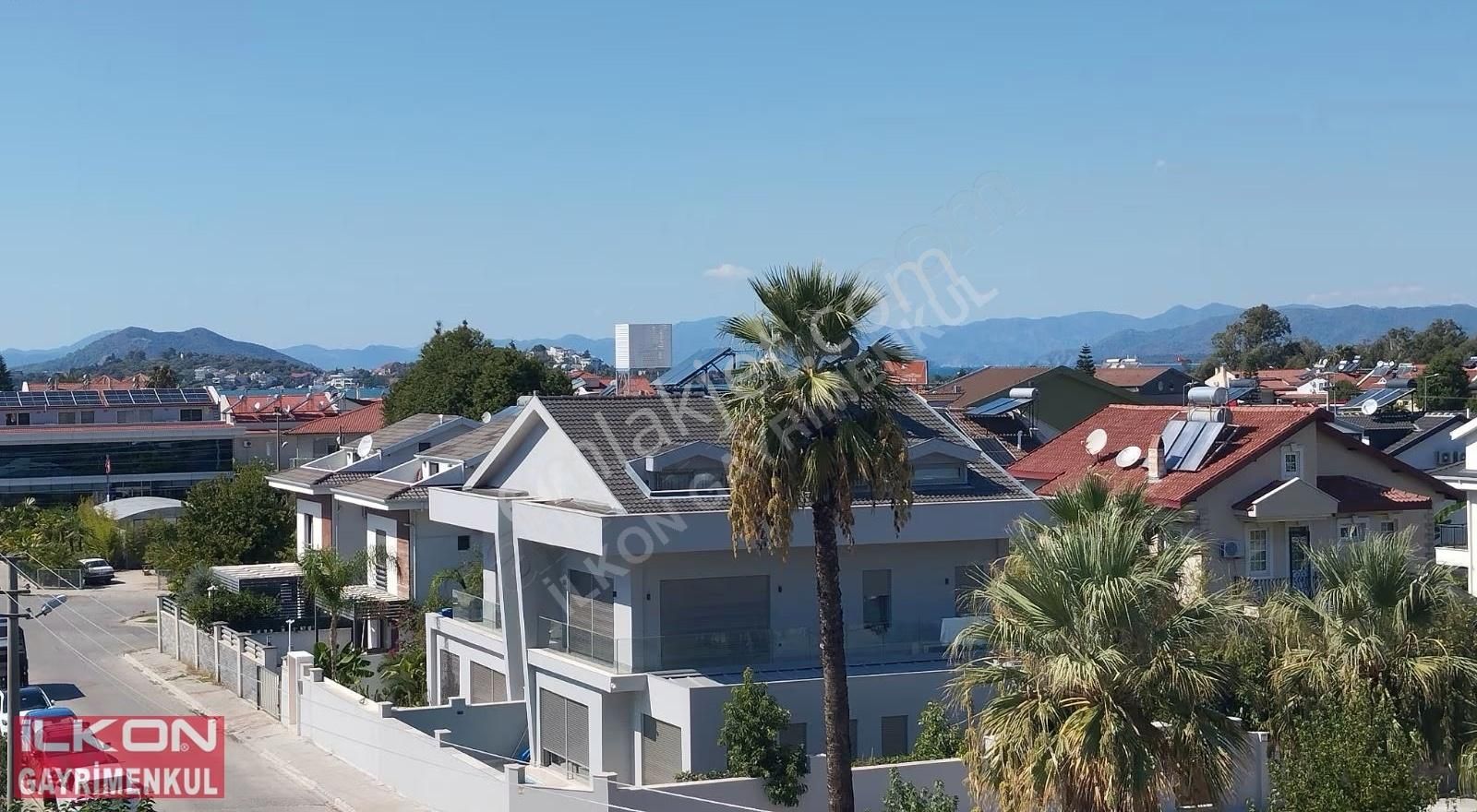 İlkon'dan Akarca'da Teraslı Manzaralı 1+1 Eşyalı Kiralık Daire