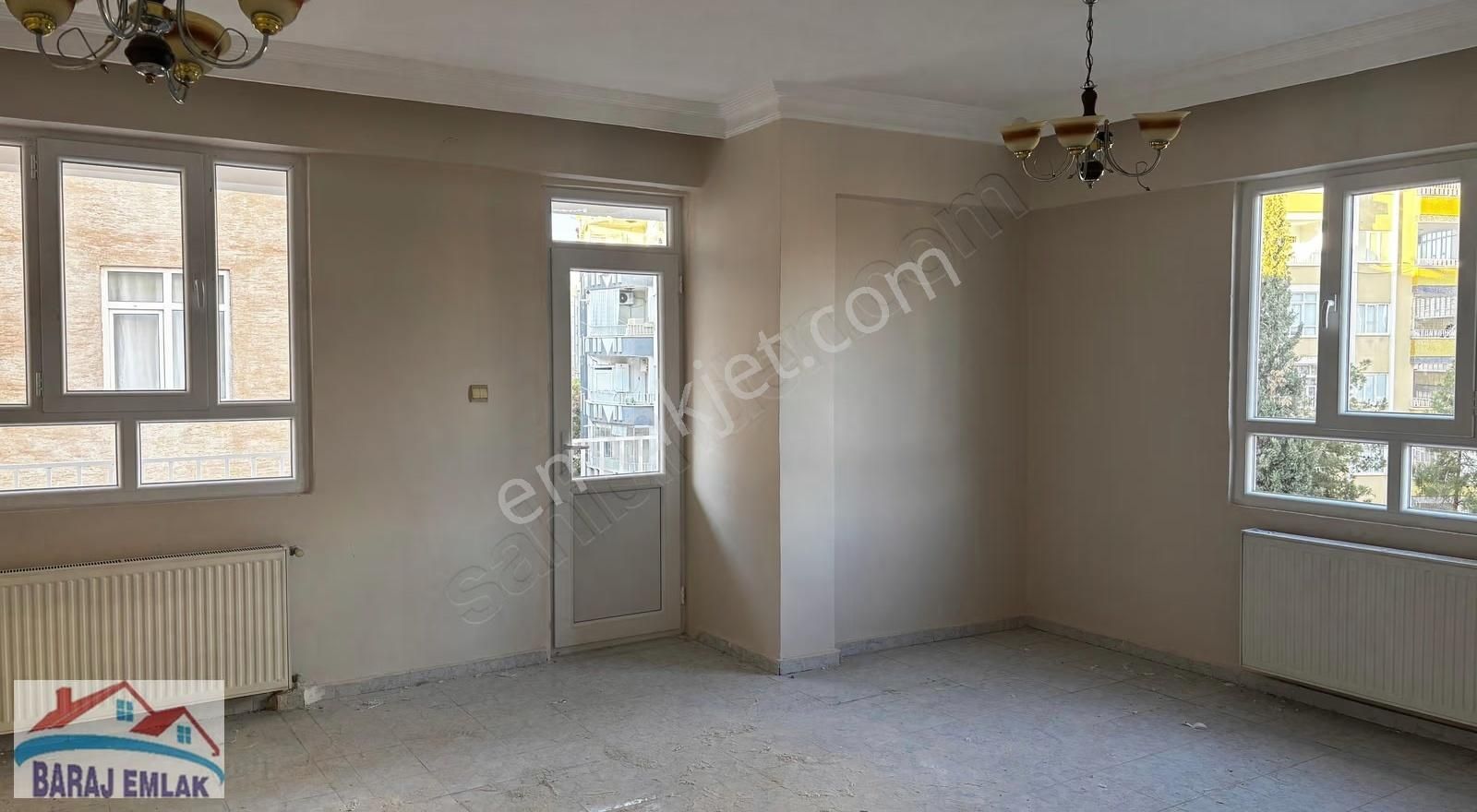 Baraj Emlak Merkezi Konumda Daire Kapı Pencereler Yenilendi - Görsel 11