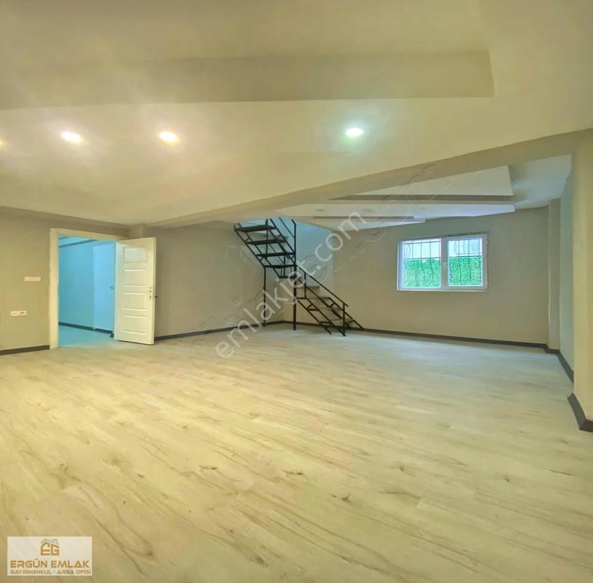 Bahçeşehir Lokasyonunda 3+1 Kelepir Ters Dubleks - Görsel 6