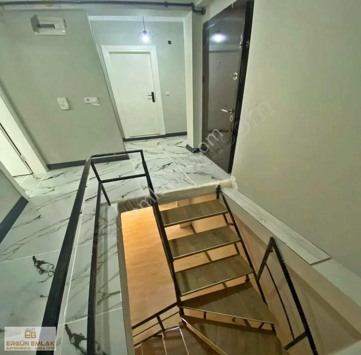 Bahçeşehir Lokasyonunda 3+1 Kelepir Ters Dubleks - Görsel 9