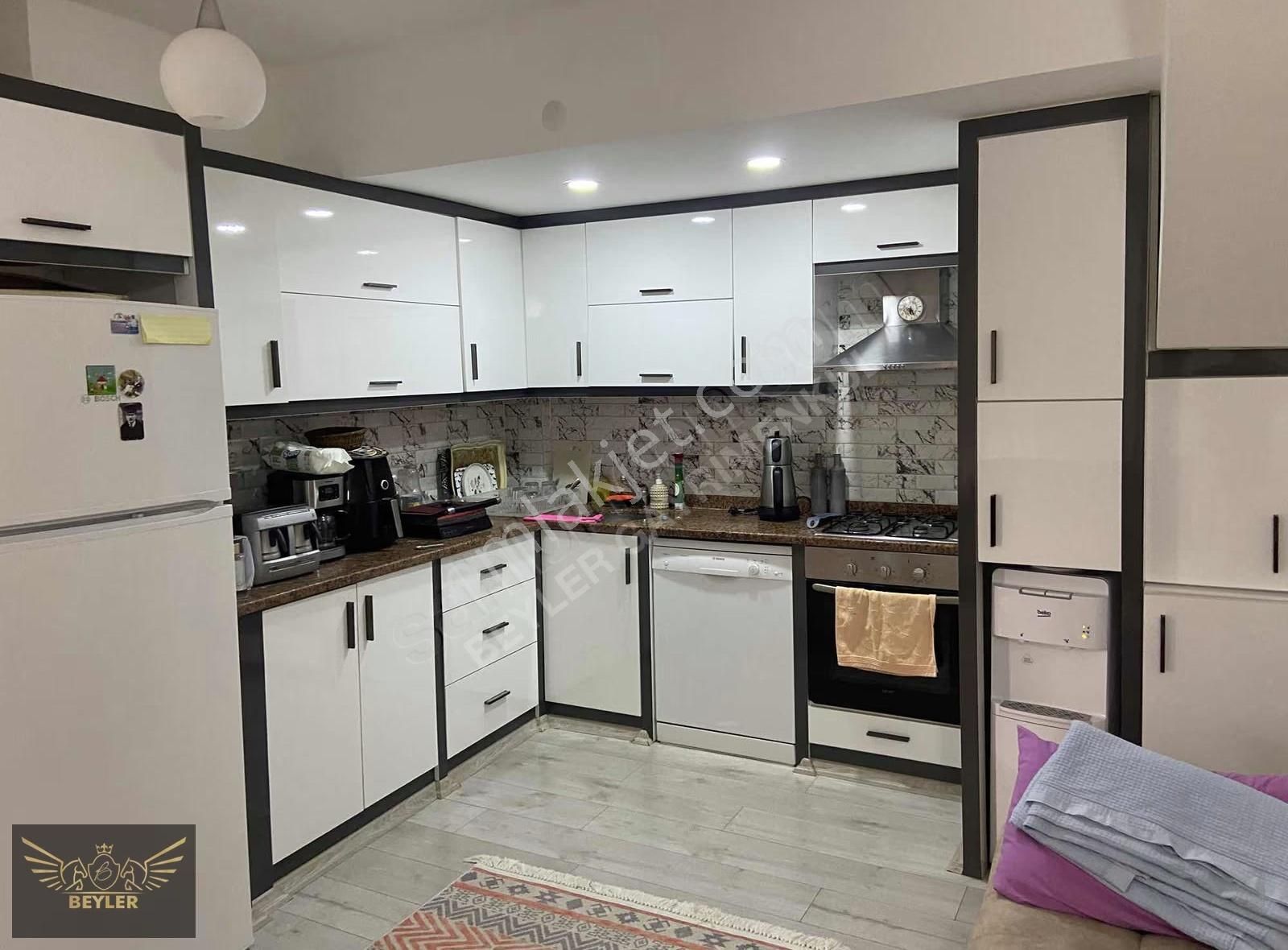 Boğazkent Denize Yürüme Mesafesinde Eşyalı Satılık 3+1 Villa - Görsel 3