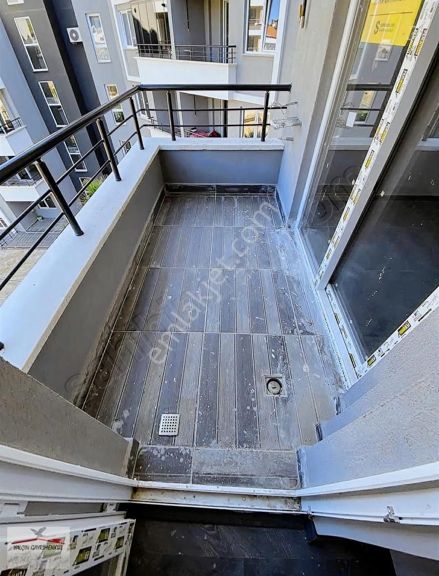 Körfezde Havuzlu Sitede Satılık Sıfır Lüks 1+1 Daire - Görsel 2