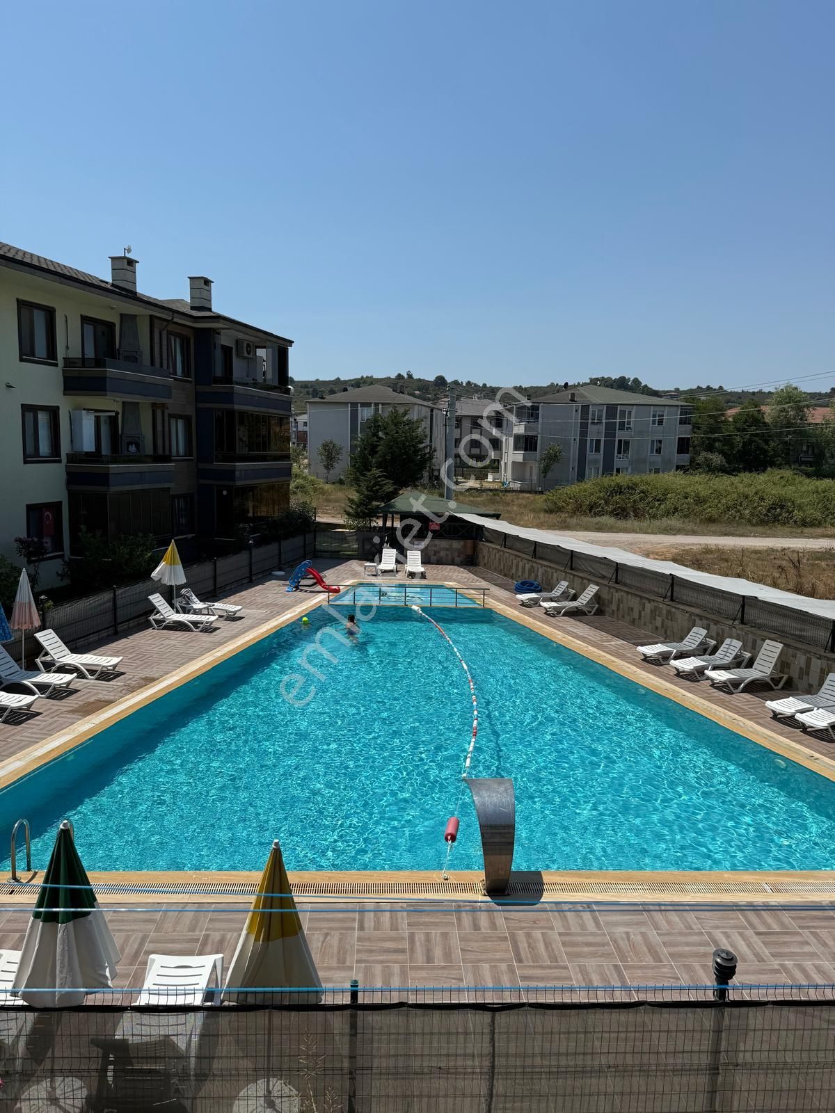 Karasu Narlife Sitesinde Havuz Cepheli 2+1 Kiralık Daire - Görsel 2