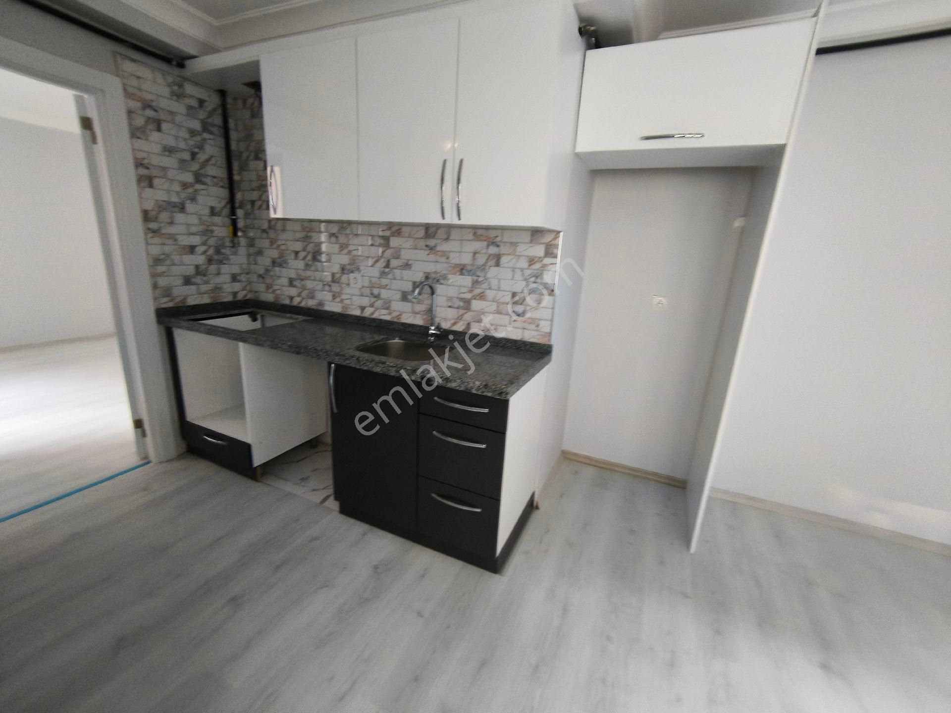 Güneyden Metroya 8 Dakika Yürüme 1+1.60 M2 B.katı Daire