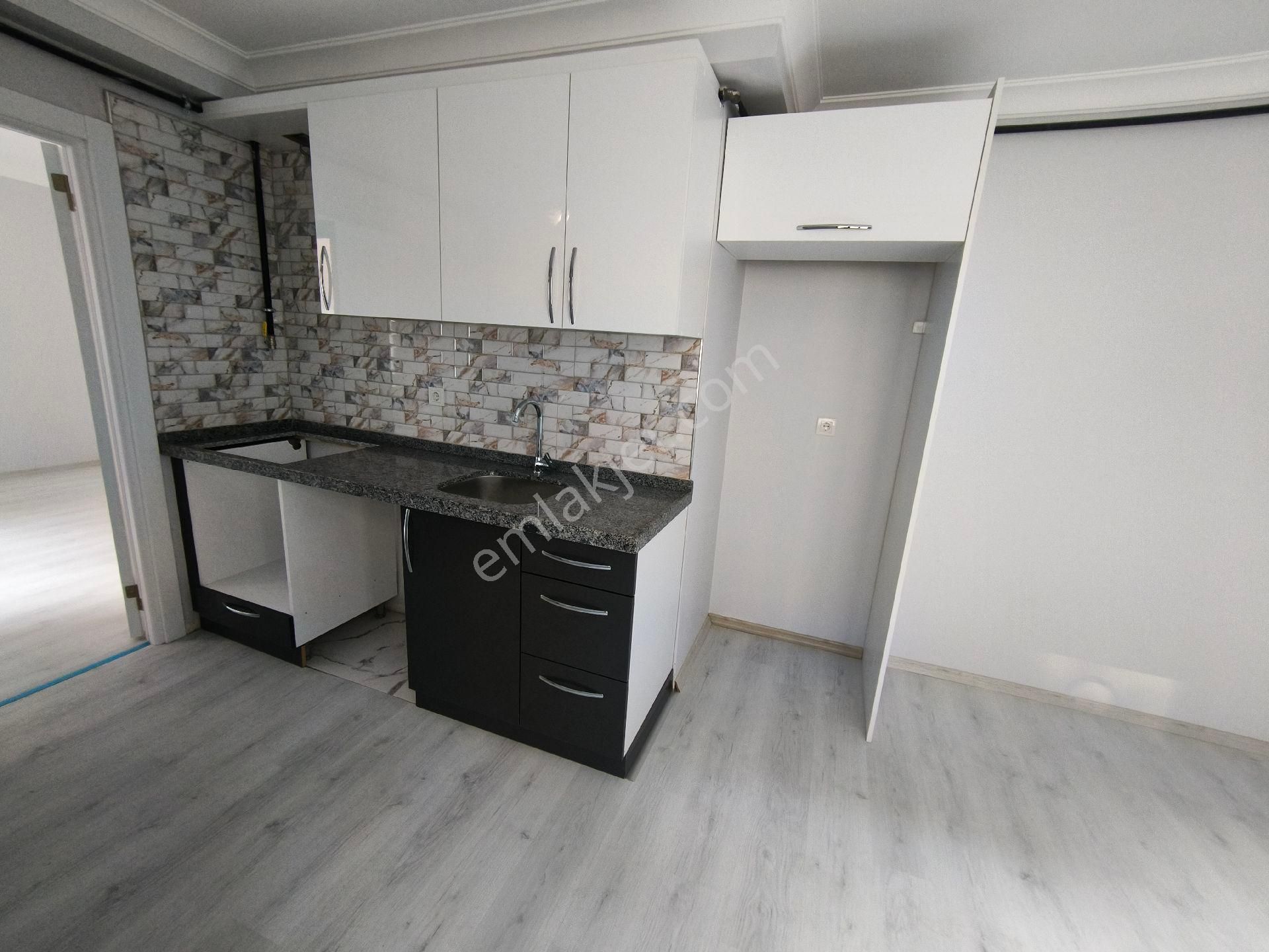 Güneyden Metroya 8 Dakika Yürüme 1+1.60 M2 B.katı Daire - Görsel 2