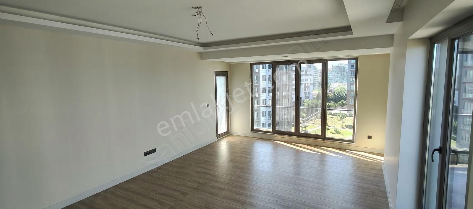 Akasya Port'ta 3+1 Havuz Cepheli Kiralık Daire