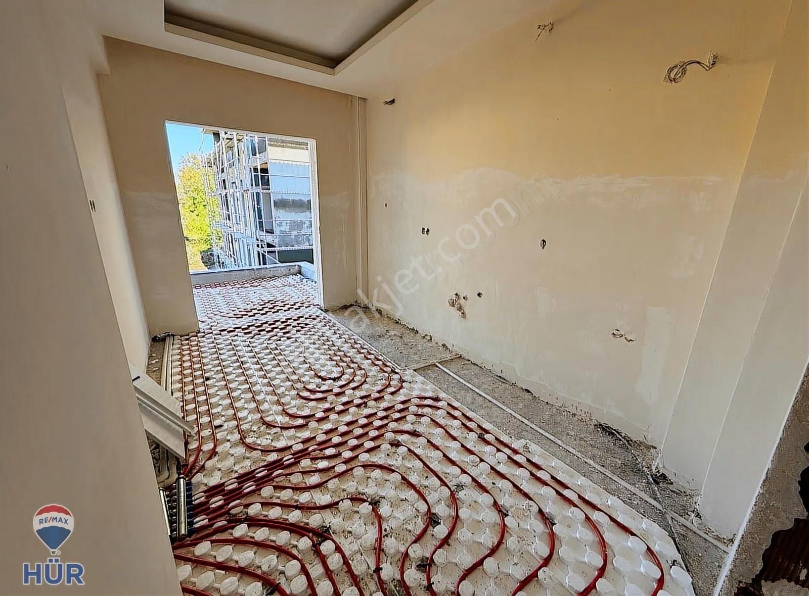 Ömer İnan Remax Hür Satılık 2+1 100m2 Ara Kat Daire - Görsel 5