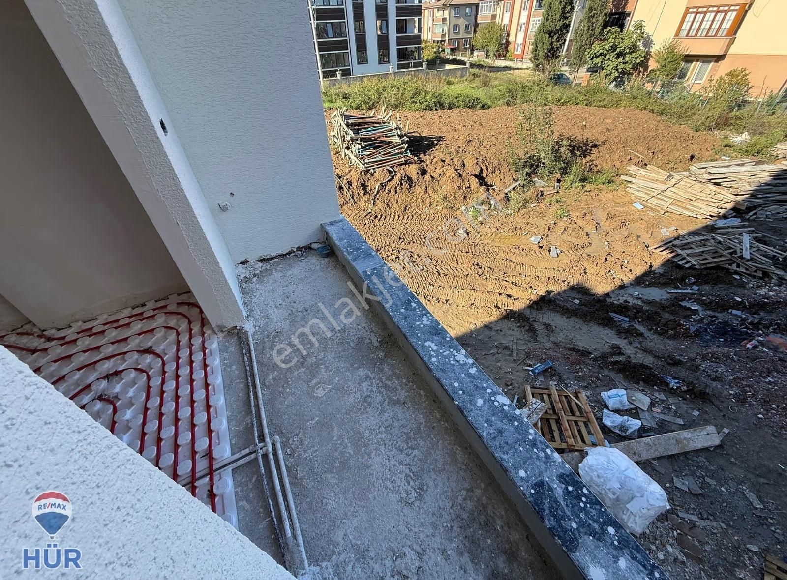 Ömer İnan Remax Hür Satılık 2+1 100m2 Ara Kat Daire - Görsel 2