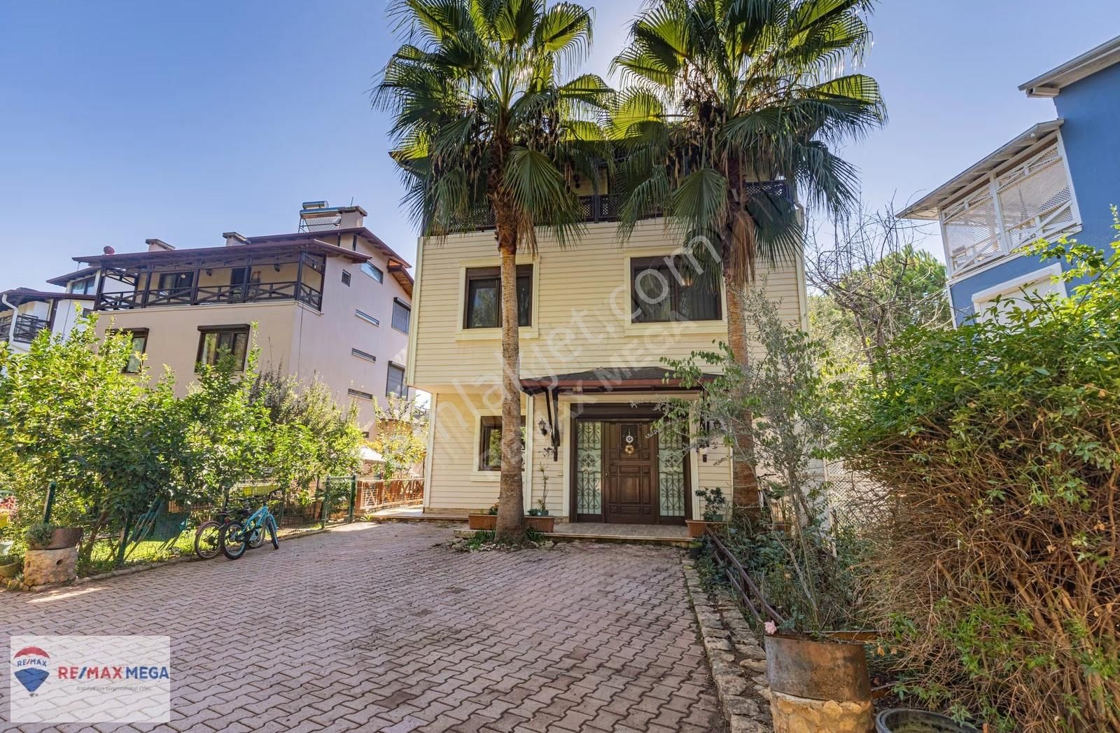 Duacı'da Duayen Konakları'nda Yüzme Havuzlu Tripleks 5+1 Villa - Görsel 9