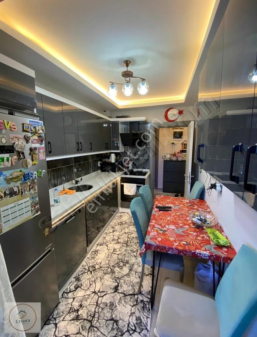 Buca Şirinyer'de Arakat 2+1 Satılık Lüks Daire