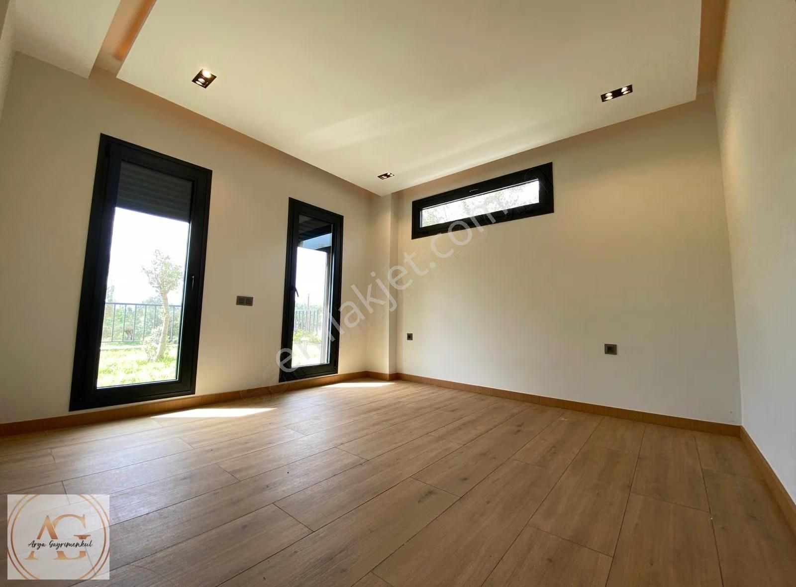 Arya'dan Tam Müstakil 4+1 Şık Tasarımlı Havuzlu Villa - Görsel 16