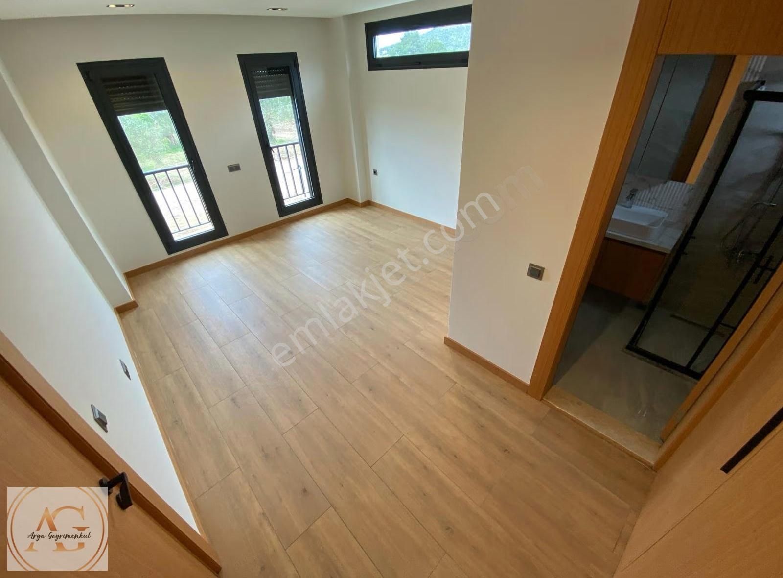 Arya'dan Tam Müstakil 4+1 Şık Tasarımlı Havuzlu Villa - Görsel 21