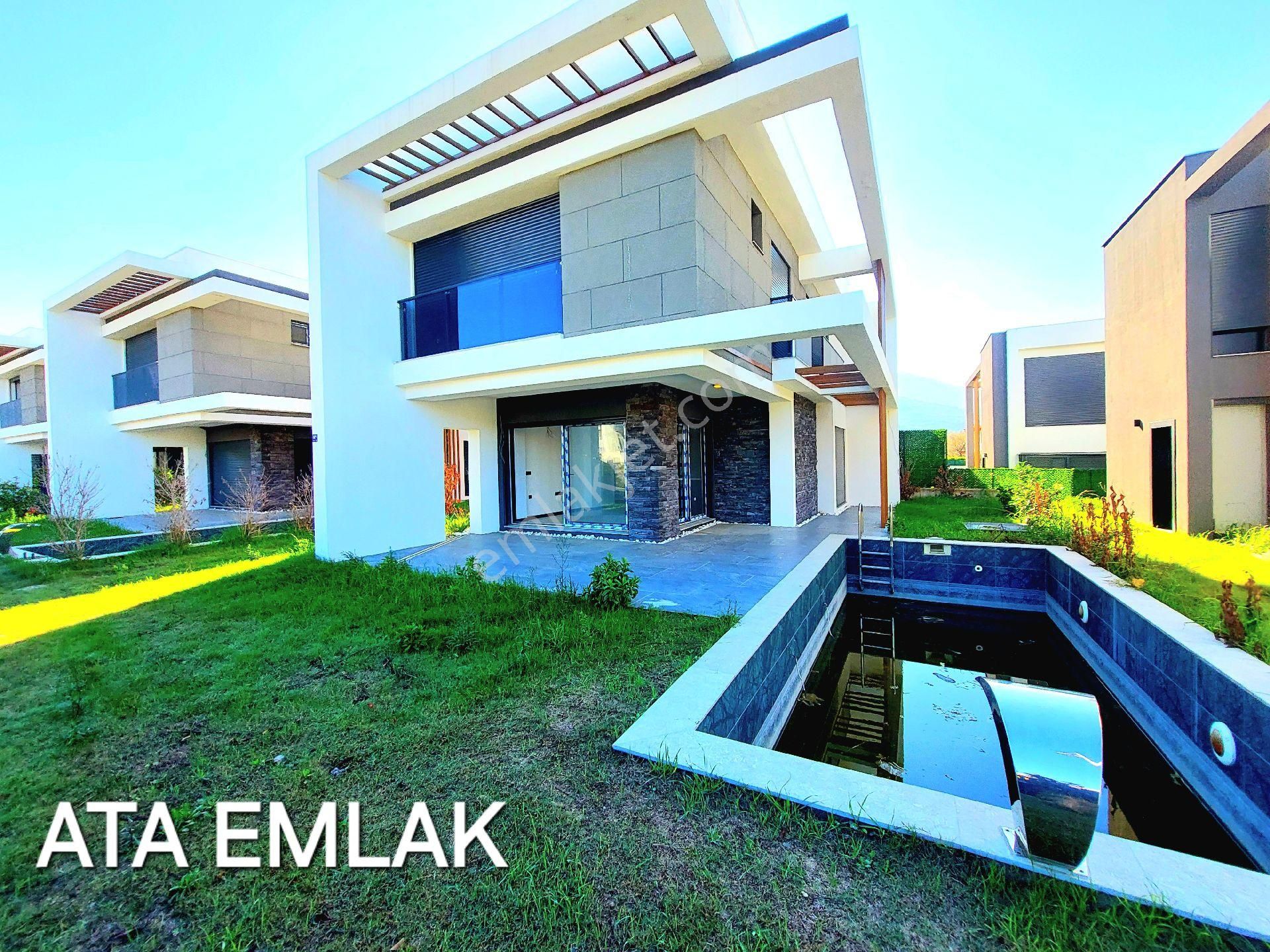 Kuşadasında Plaja Yakın Özel Havuzlu Tek Müstakil 4+1 Sıfır Villa - Görsel 3