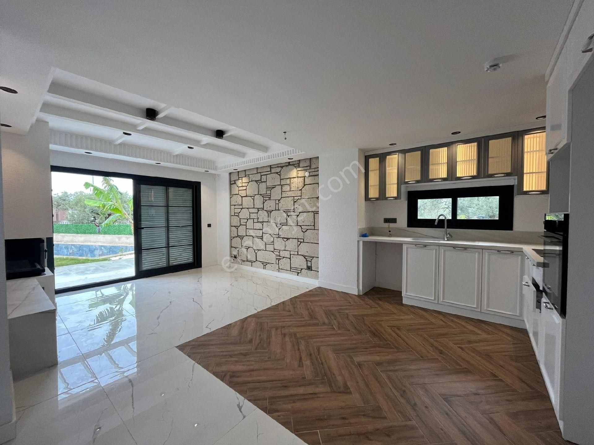 Kuşadasında Avm'lere Yakın Özel Havuzlu Hamamlı Saunalı 4+1 Villa - Görsel 29