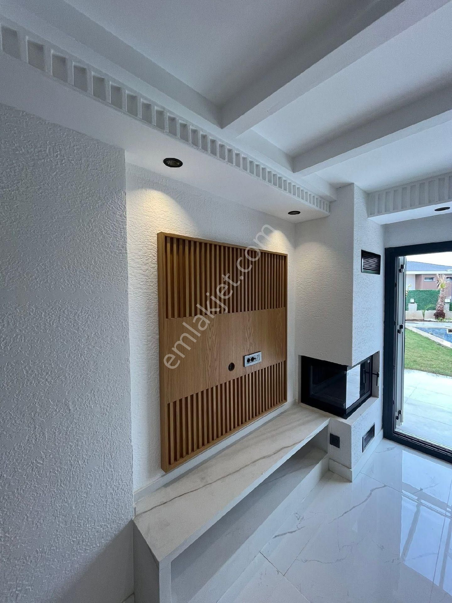 Kuşadasında Avm'lere Yakın Özel Havuzlu Hamamlı Saunalı 4+1 Villa - Görsel 24