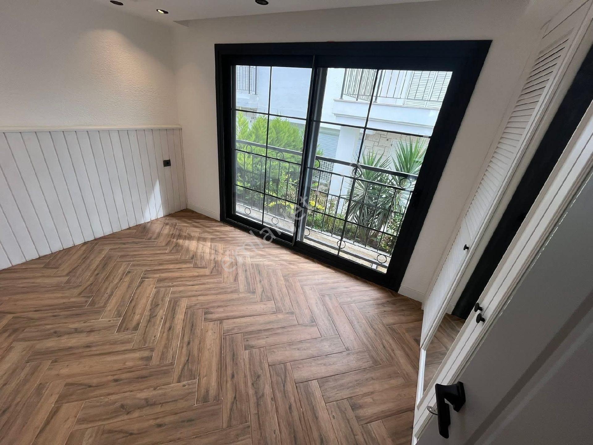 Kuşadasında Avm'lere Yakın Özel Havuzlu Hamamlı Saunalı 4+1 Villa - Görsel 15