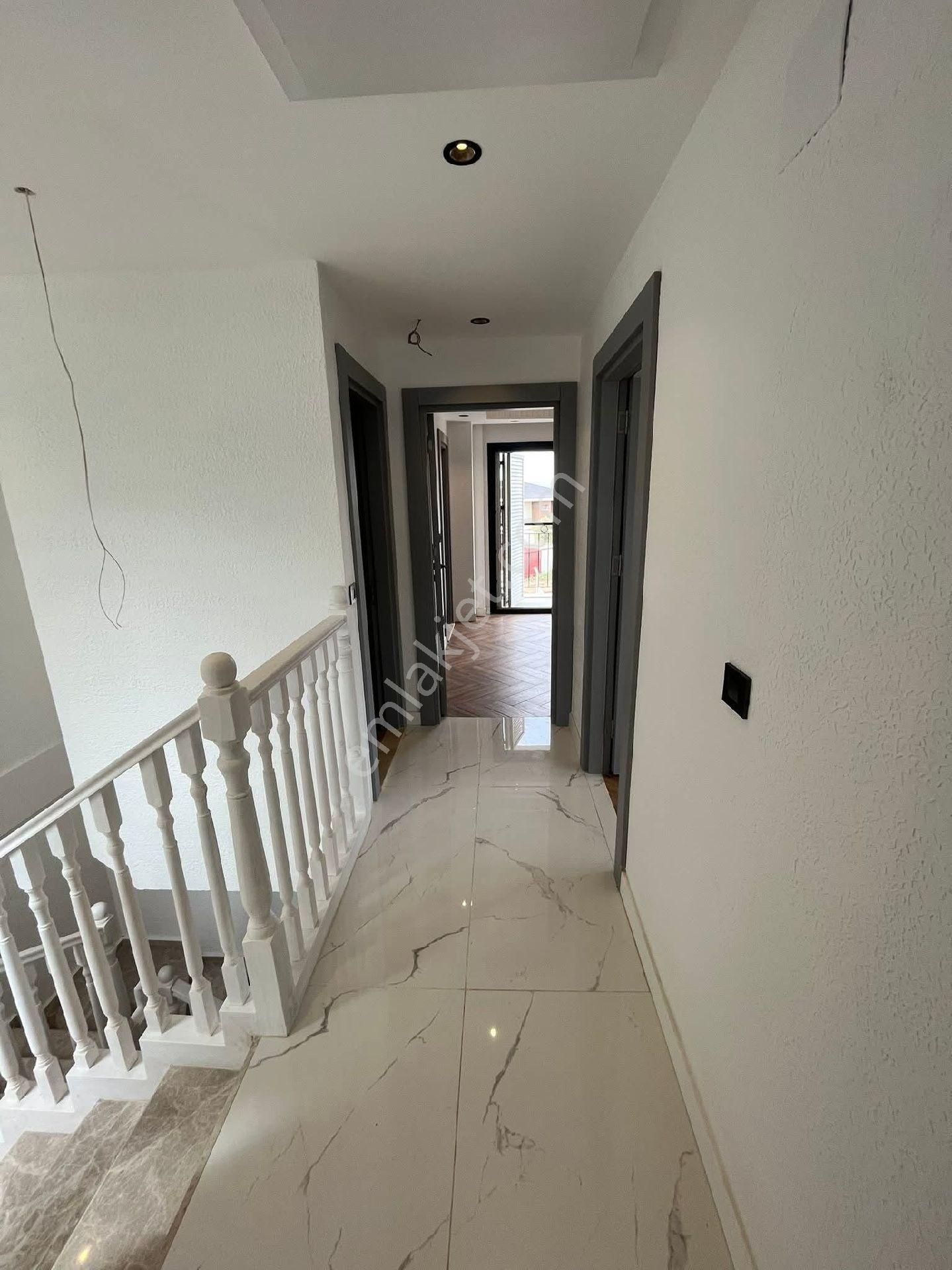 Kuşadasında Avm'lere Yakın Özel Havuzlu Hamamlı Saunalı 4+1 Villa - Görsel 11