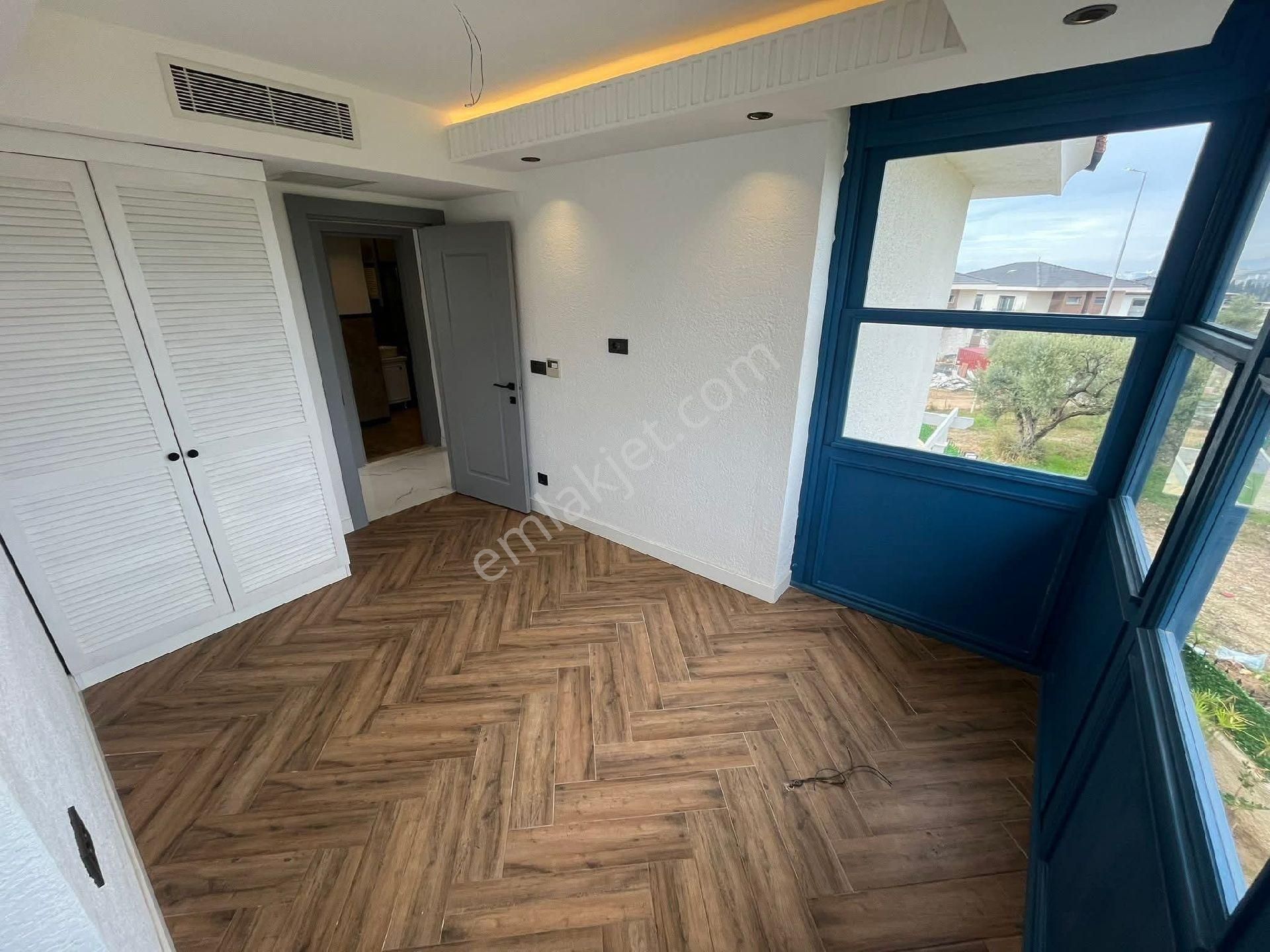 Kuşadasında Avm'lere Yakın Özel Havuzlu Hamamlı Saunalı 4+1 Villa - Görsel 13