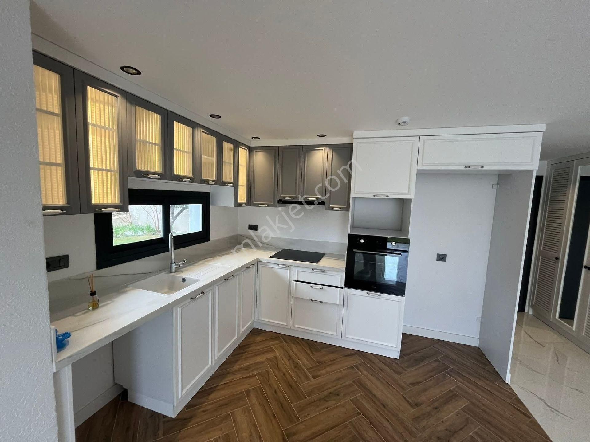 Kuşadasında Avm'lere Yakın Özel Havuzlu Hamamlı Saunalı 4+1 Villa - Görsel 22