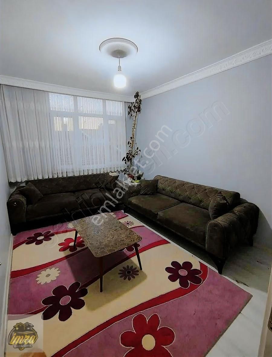 Kadın Ana Caddesinde Beyaz Saray Karşısı Doğu Cepheli