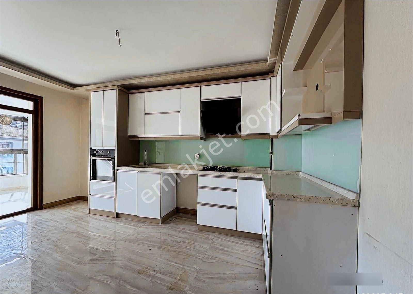 ***cantürk'ten Merkez'de Klasık Binada 4+1 Daire***