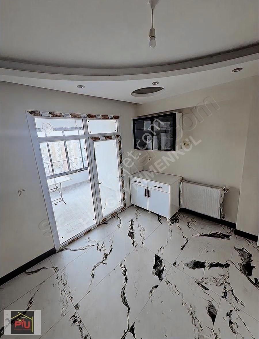 Zümrütte Havalimanına Yakın Satılık 3+1 180 M2 Daire - Görsel 4