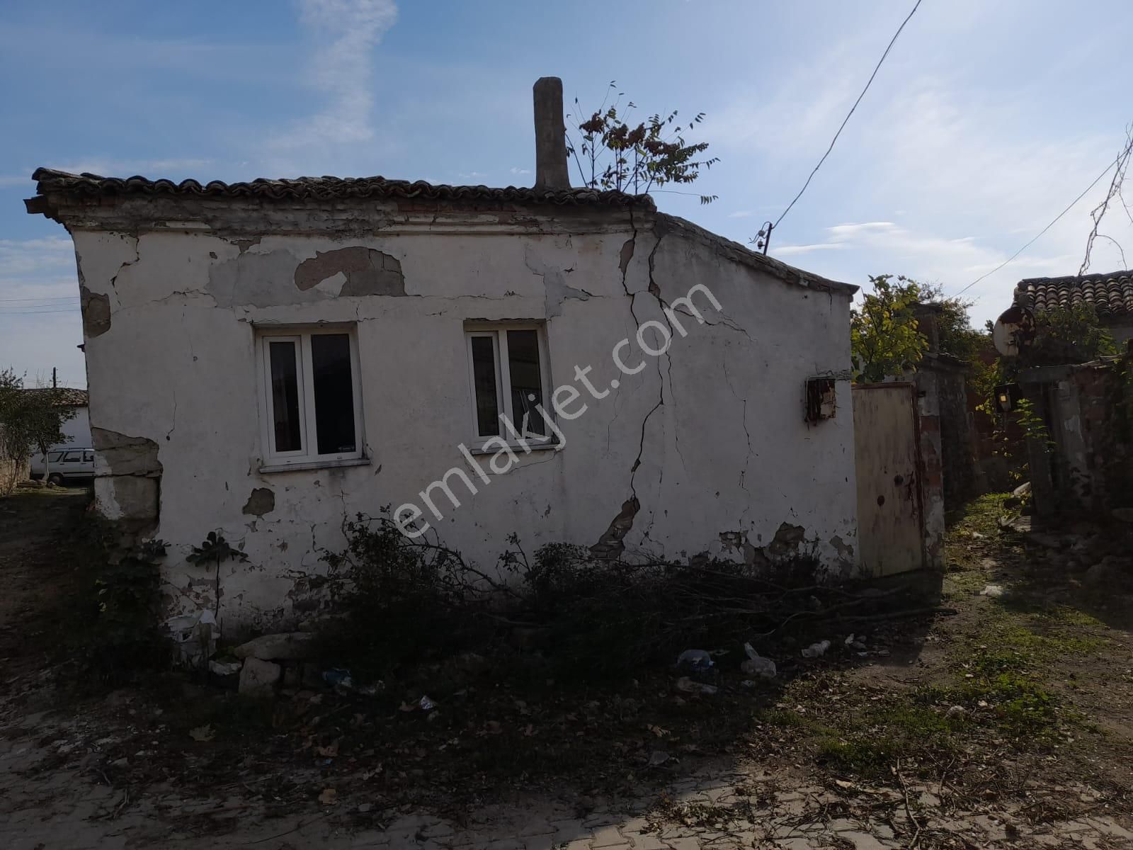 Çanakkale Gelibolu Karainebeyli Köyü Müstakil Köy Evi