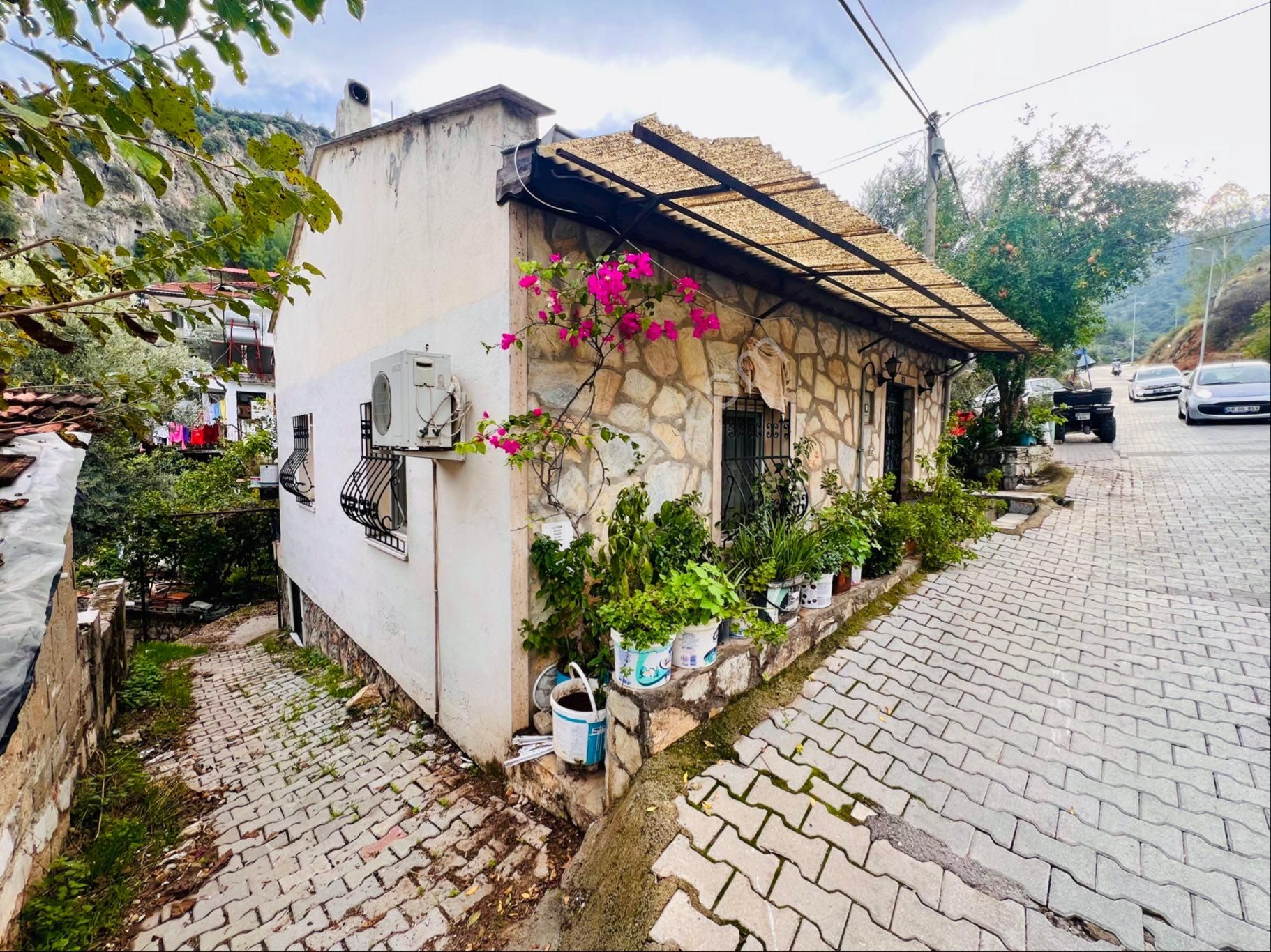 Şahin Gayrimenkul’den Fethiye Tarihi Kral Amintas Kaya Mezarları Bölgesinde Satılık Müstakil Taş Ev - Görsel 17