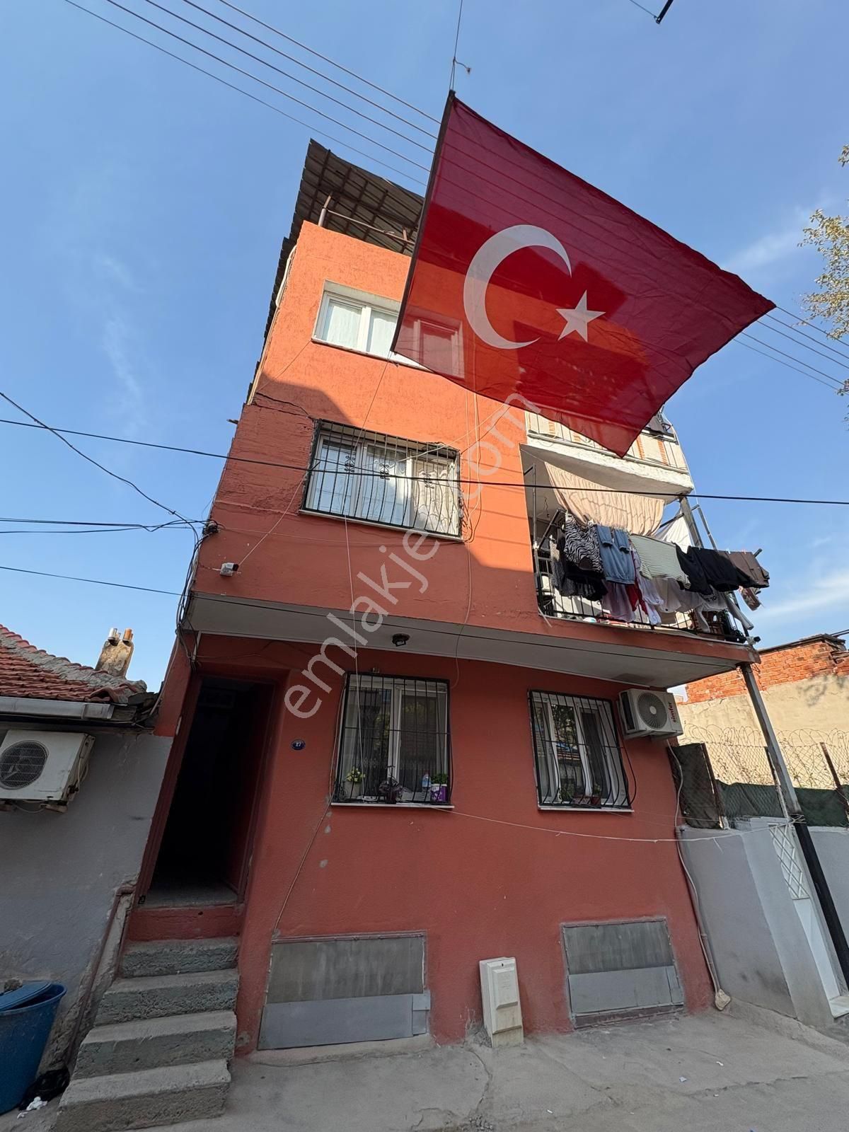 İzmir Konak Ulubatlı'da Müstakil Bina