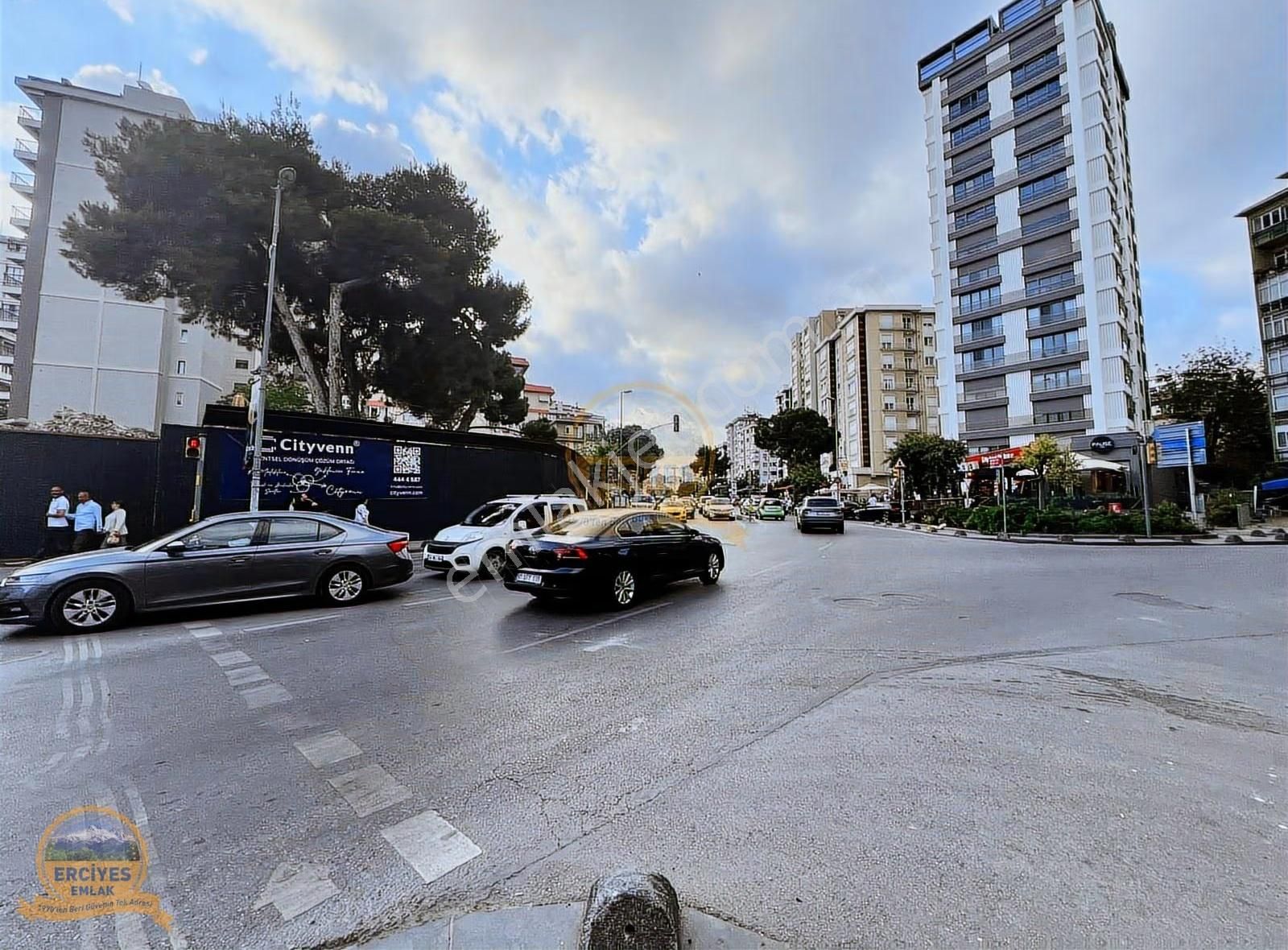 Erciyesden Bostancı Cadde Üzerinde 3+1 Balkonlu 165 M² Ebeveynli - Görsel 8