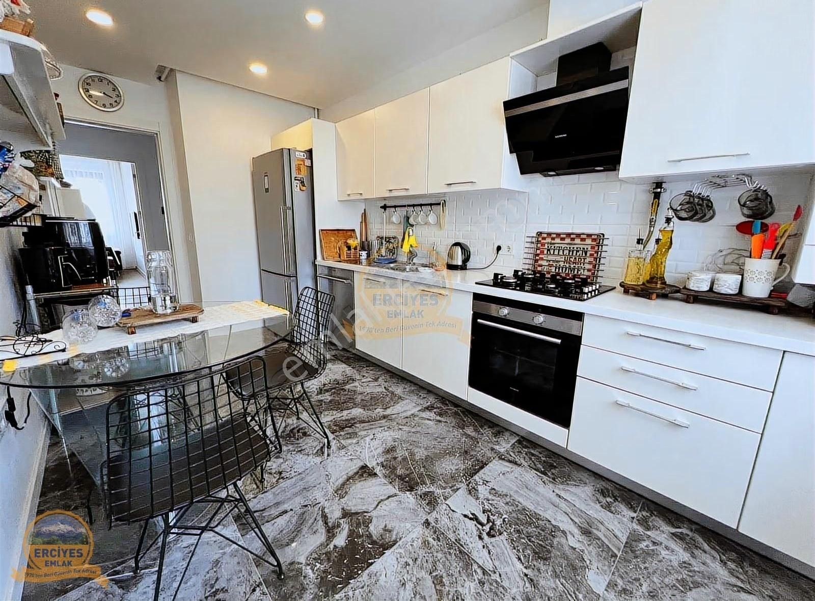 Erciyesden Bostancı Cadde Üzerinde 3+1 Balkonlu 165 M² Ebeveynli - Görsel 3