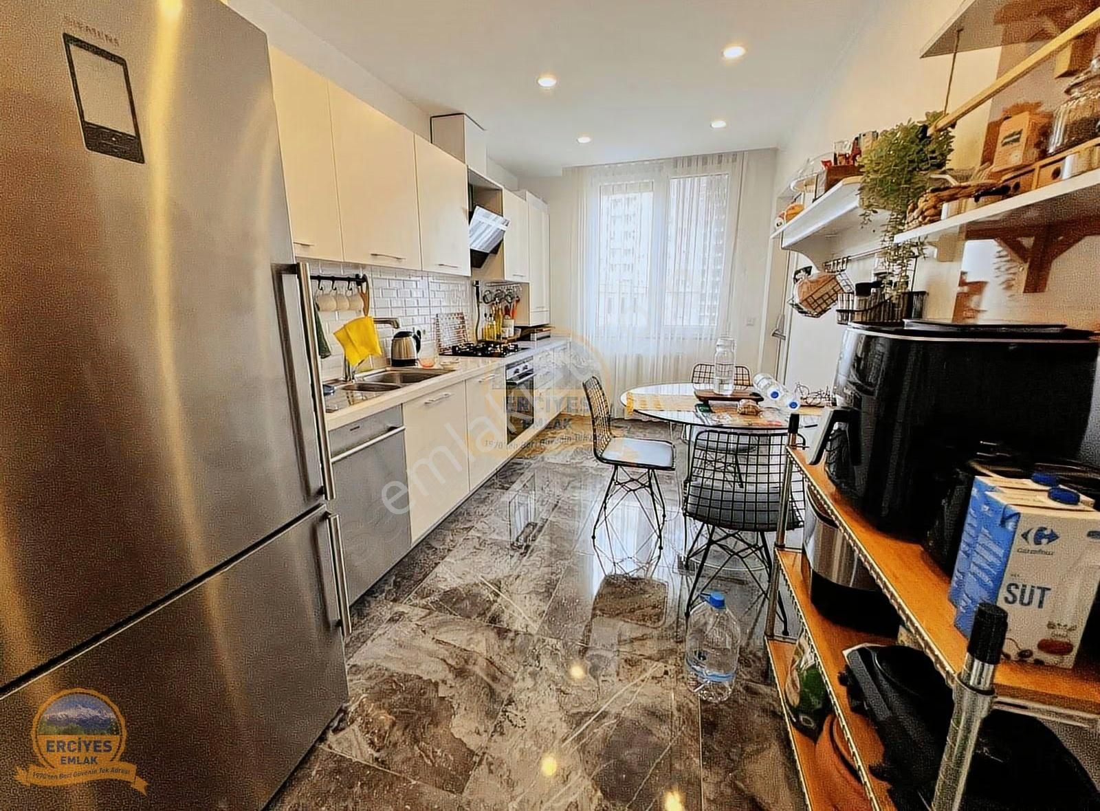 Erciyesden Bostancı Cadde Üzerinde 3+1 Balkonlu 165 M² Ebeveynli - Görsel 21