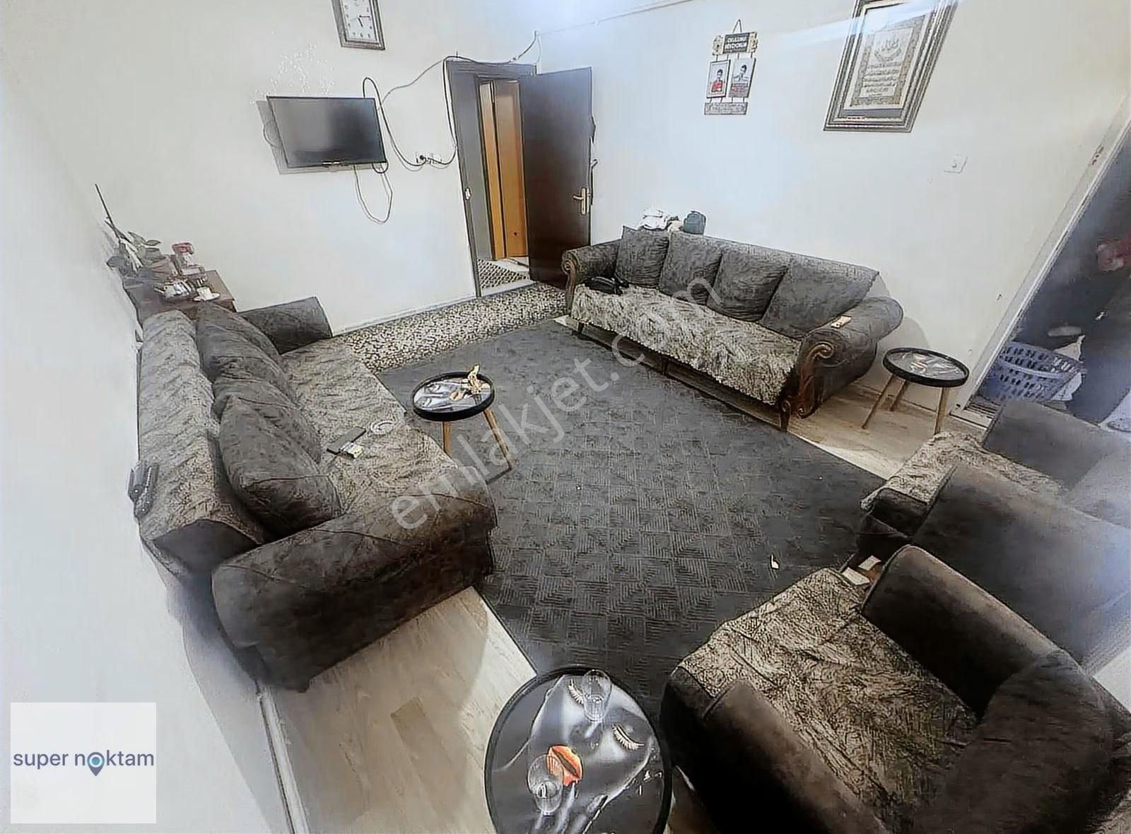 Mehmet Akif'te Satılık 16mt Hisseli 2+1 2.kat Cadde Üstü Daire - Görsel 2