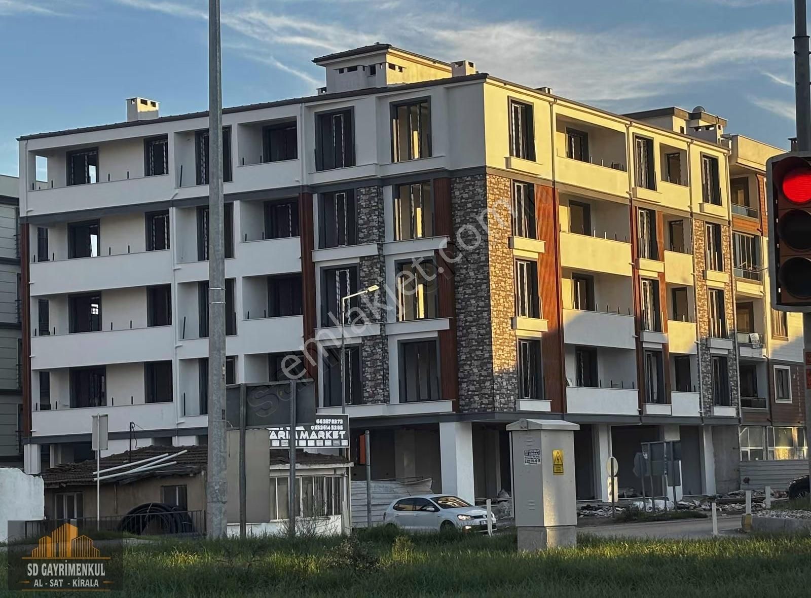 Yaya Mahallesinde Kapalı Otoparklı Deniz Manzaralı Daire - Görsel 3