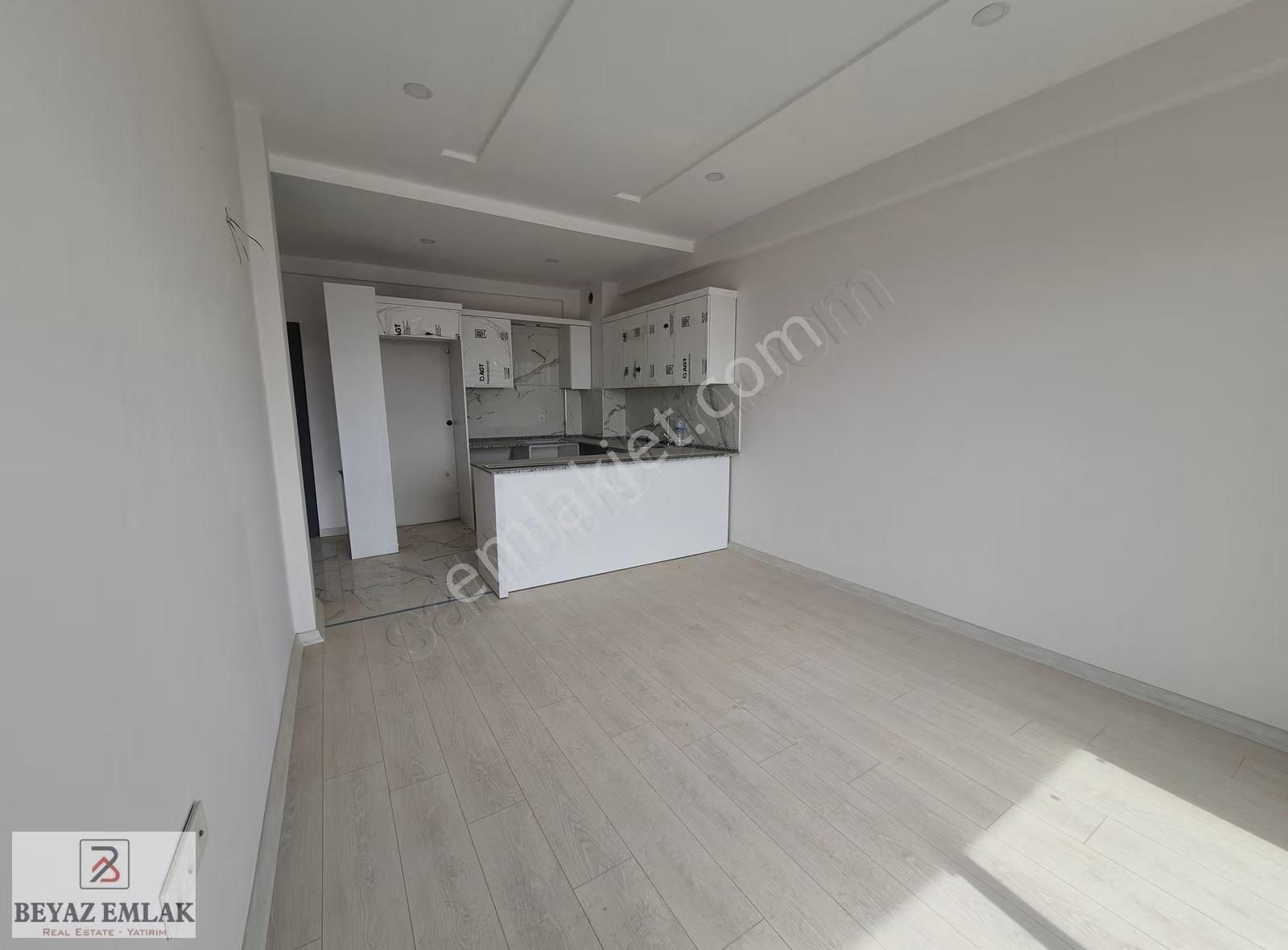 Altıntaş Mh. Havuzlu Sitede Balkonlu Asansörlü 1+1 Daire - Görsel 3