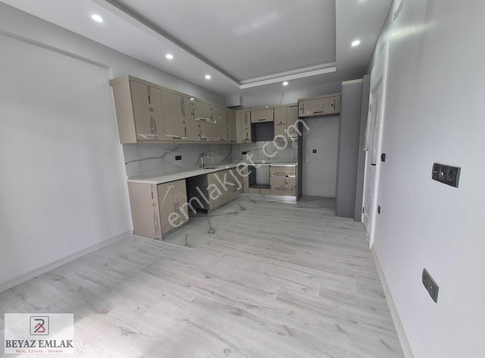 Altıntaş Mh. Havuzlu Sitede Balkonlu Sıfır 1+1 Daire - Görsel 2