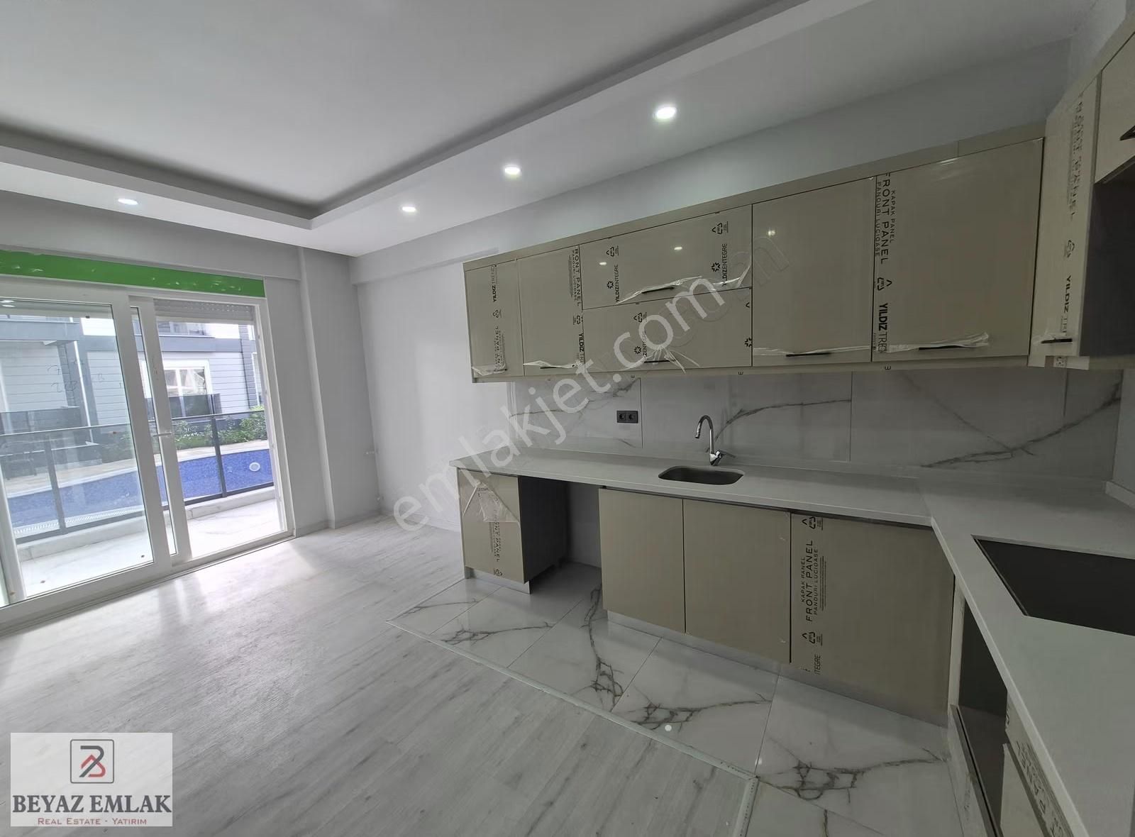 Altıntaş Mh. Havuzlu Sitede Balkonlu Sıfır 1+1 Daire - Görsel 11