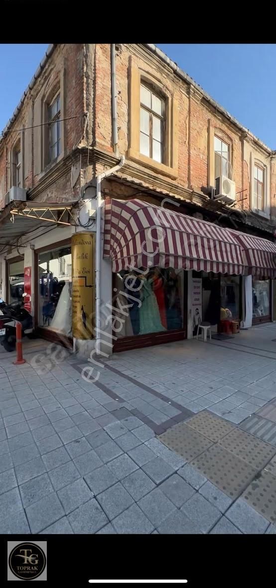 Karakaş Mahallesi Cumhuriyet Caddesinde Kiralık 165 M2 Dükkan